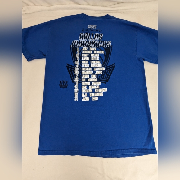 Dallas Mavericks 2011 Vintage Finals Tee  W/Roster Dirk Nowitzki  & Jason Kid - Picture 7 of 9